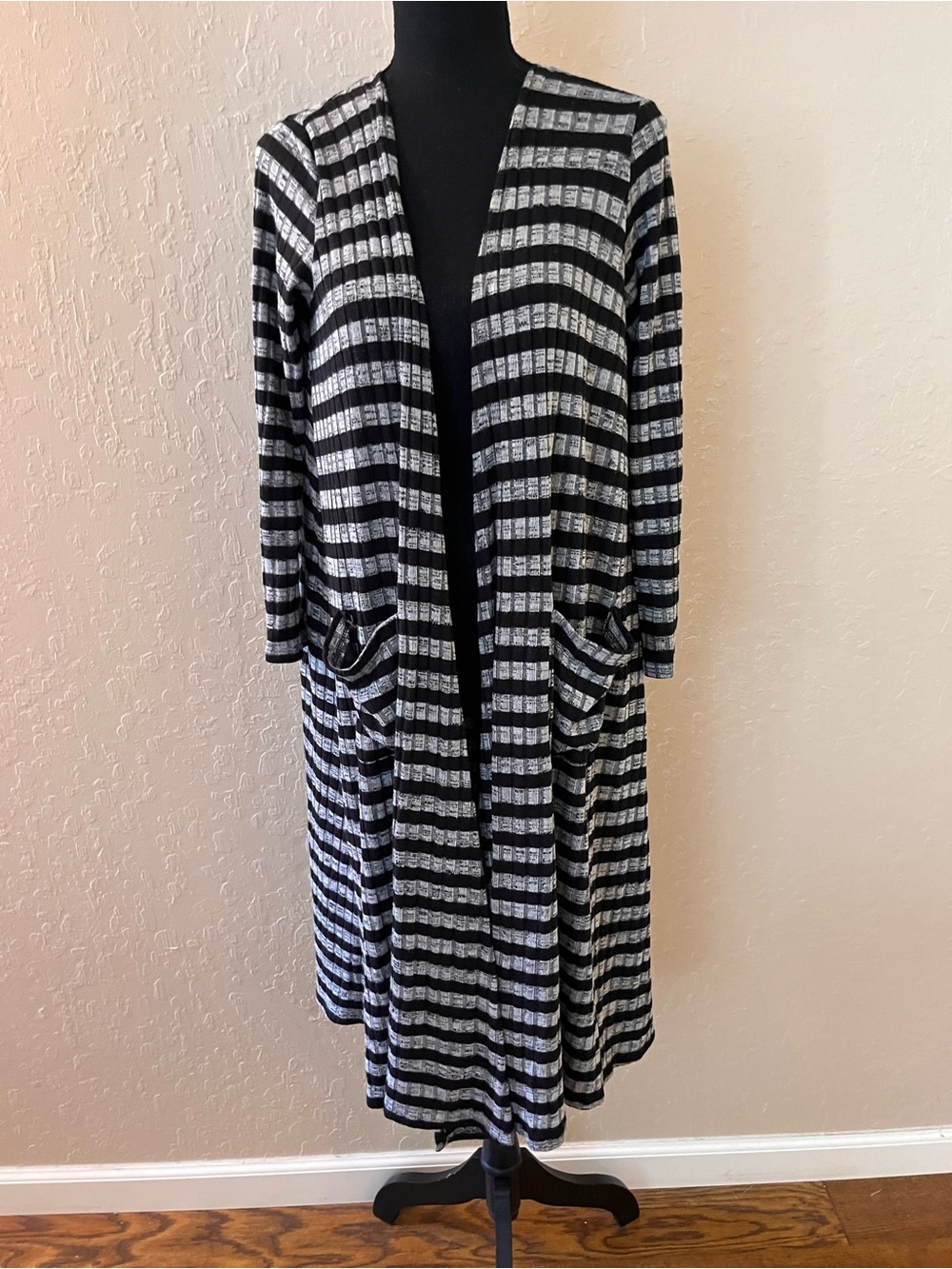 LuLaRoe Black and White Striped Open Front Cardigan‎